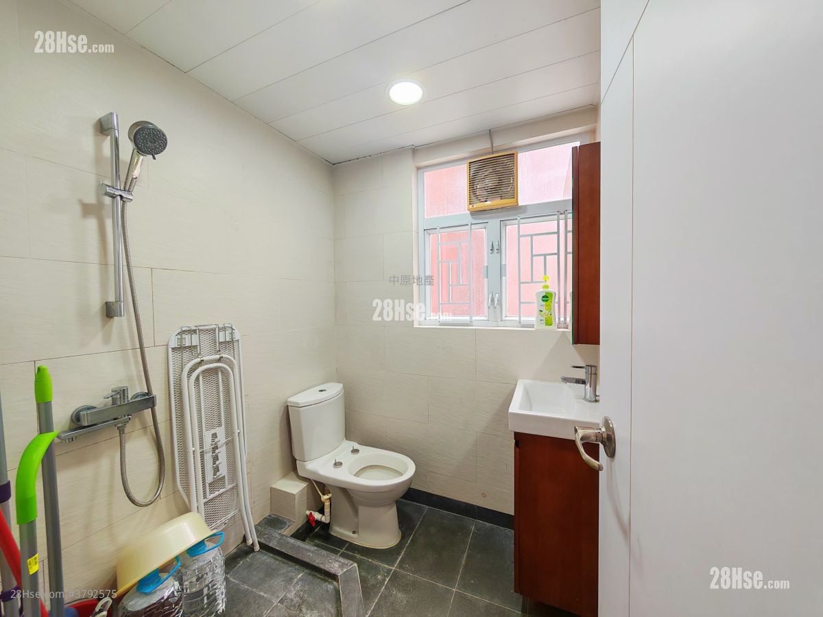 Balwin Court Sell 3 Bedrooms , 2 Bathrooms 639 ft²