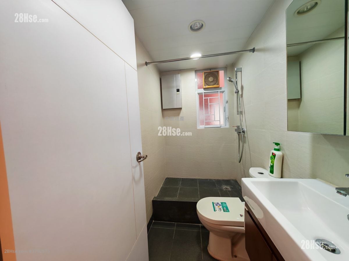 Balwin Court Sell 3 Bedrooms , 2 Bathrooms 639 ft²