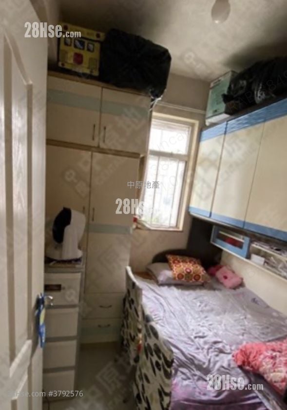 Eightland Gardens Sell 2 Bedrooms , 1 Bathroom 431 ft²