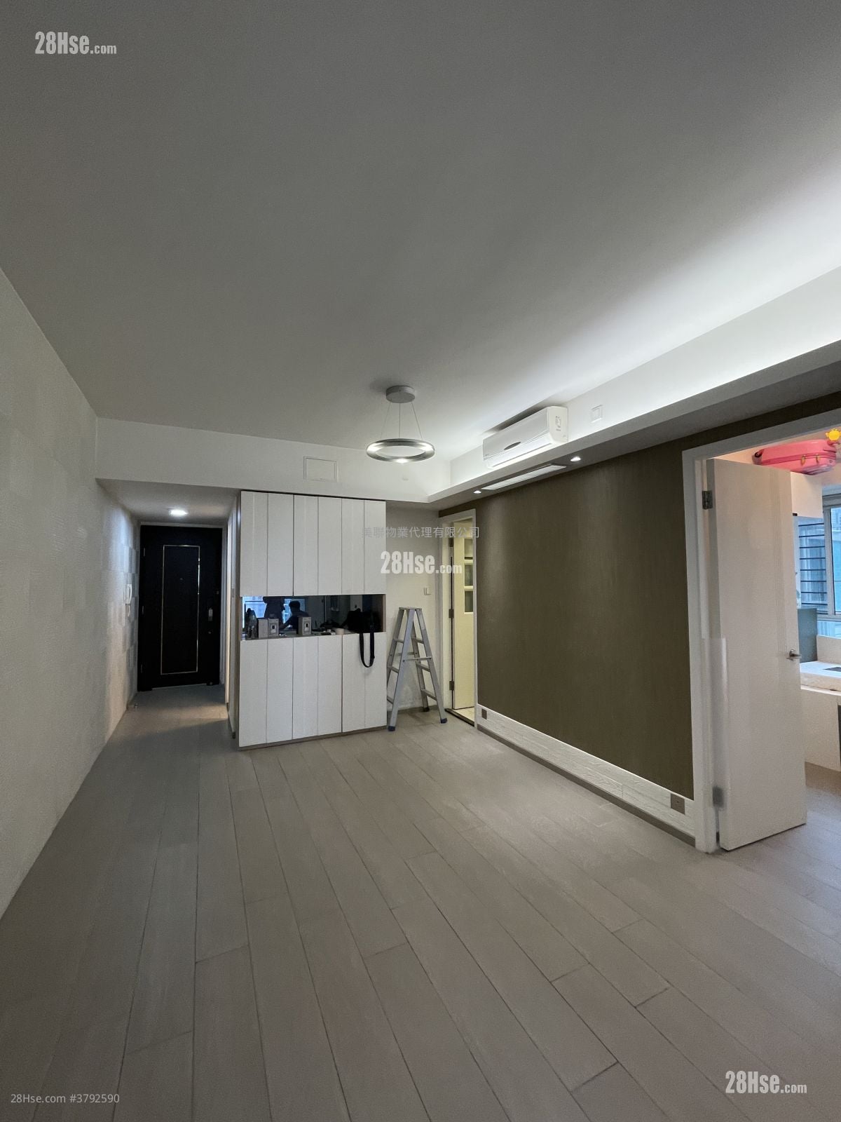 致蓝天 售盘 4 房 , 2 浴室 819 平方尺