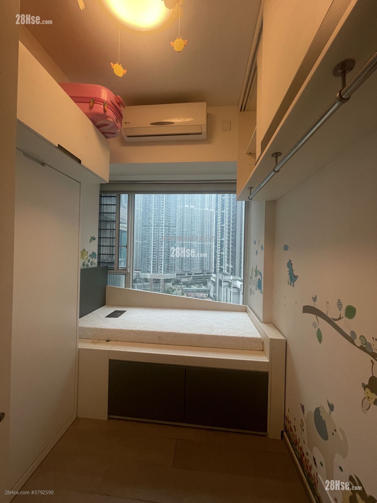 致蓝天 售盘 4 房 , 2 浴室 819 平方尺