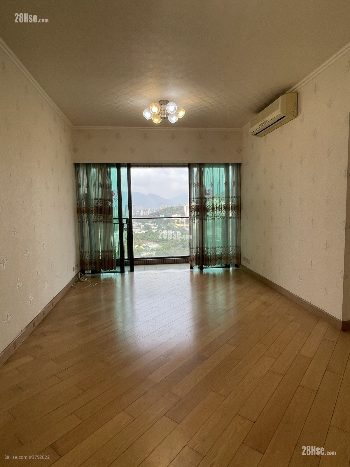 living room: Yoho Midtown Rental 5+ Bedrooms , 3 Bathrooms 1,026 ft²