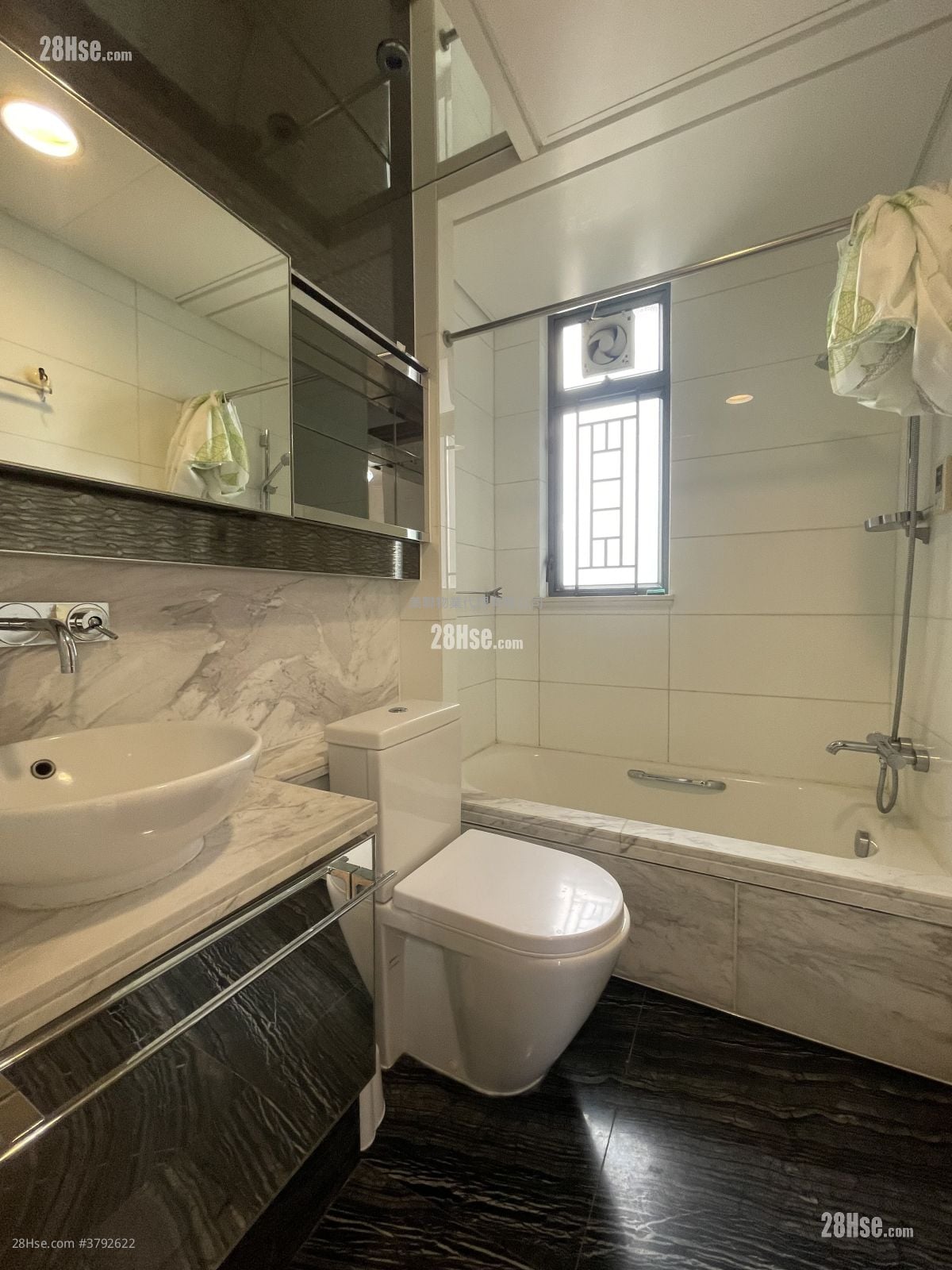 bathroom: Yoho Midtown Rental 5+ Bedrooms , 3 Bathrooms 1,026 ft²