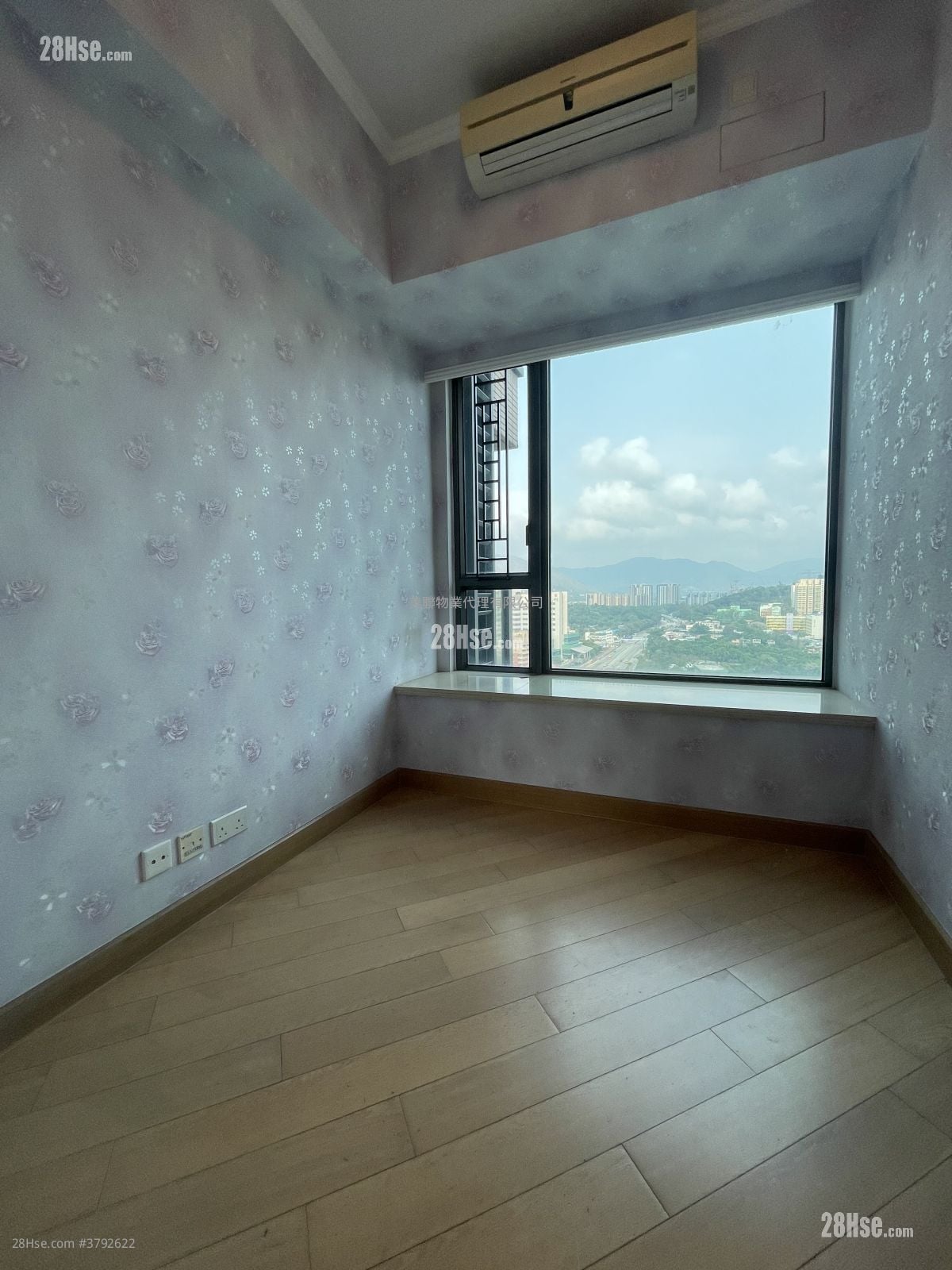 bedroom 1: Yoho Midtown Rental 5+ Bedrooms , 3 Bathrooms 1,026 ft²