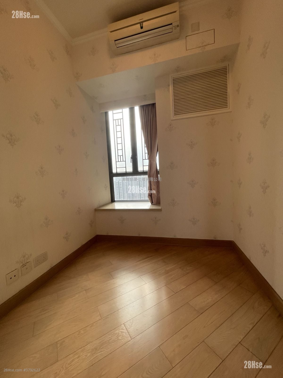 bedroom 2: Yoho Midtown Rental 5+ Bedrooms , 3 Bathrooms 1,026 ft²