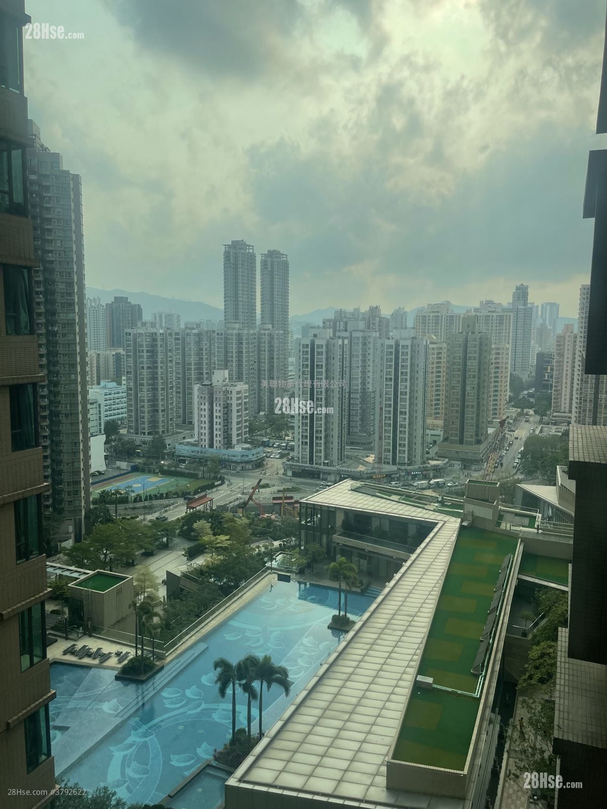 View: Yoho Midtown Rental 5+ Bedrooms , 3 Bathrooms 1,026 ft²