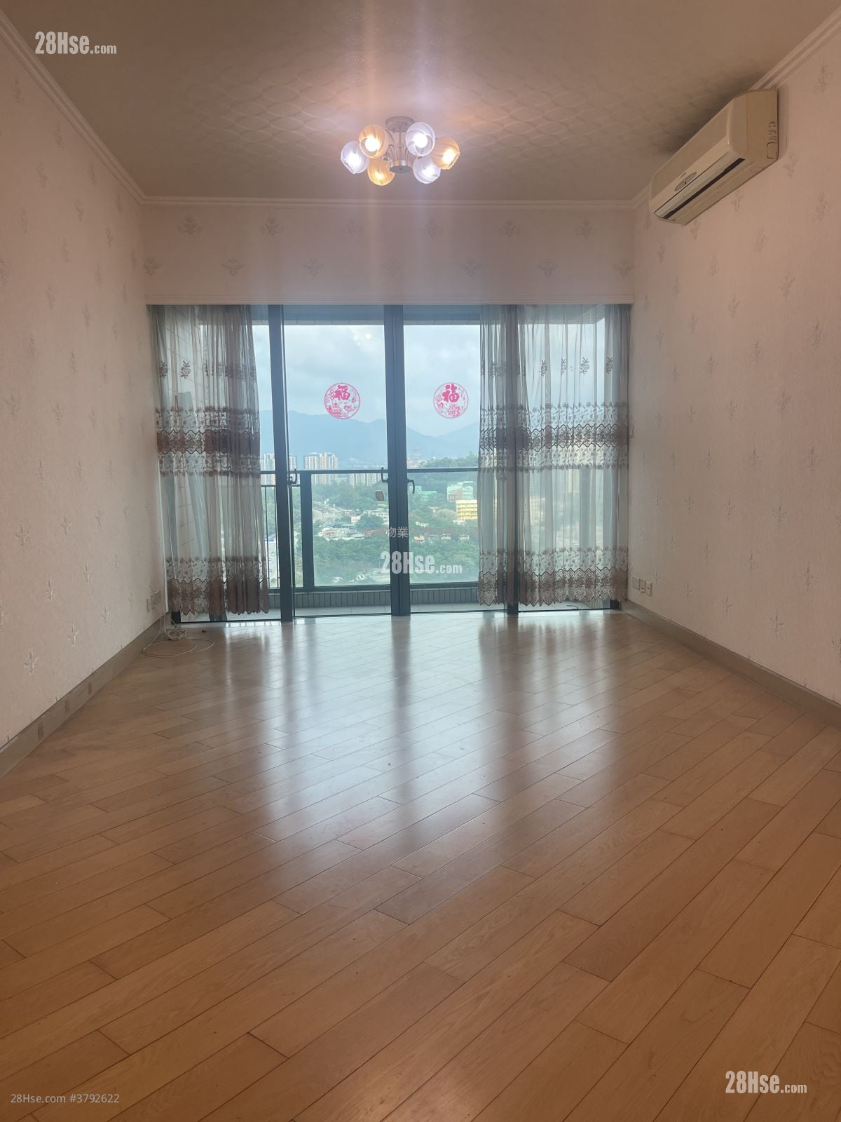 living room: Yoho Midtown Rental 5+ Bedrooms , 3 Bathrooms 1,026 ft²