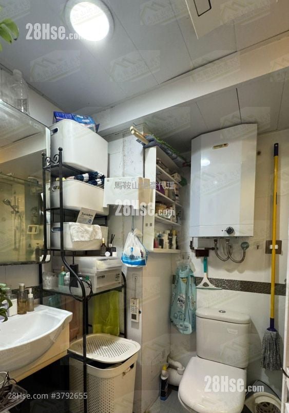 Fung Shing Court Rental 2 Bedrooms , 1 Bathroom 490 ft²