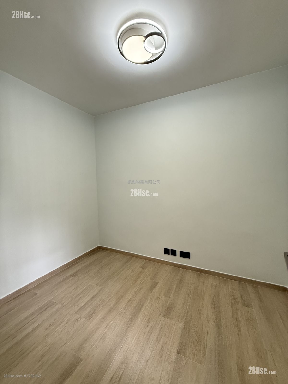 Ching Wah Court Sell 2 Bedrooms , 1 Bathroom 401 ft²