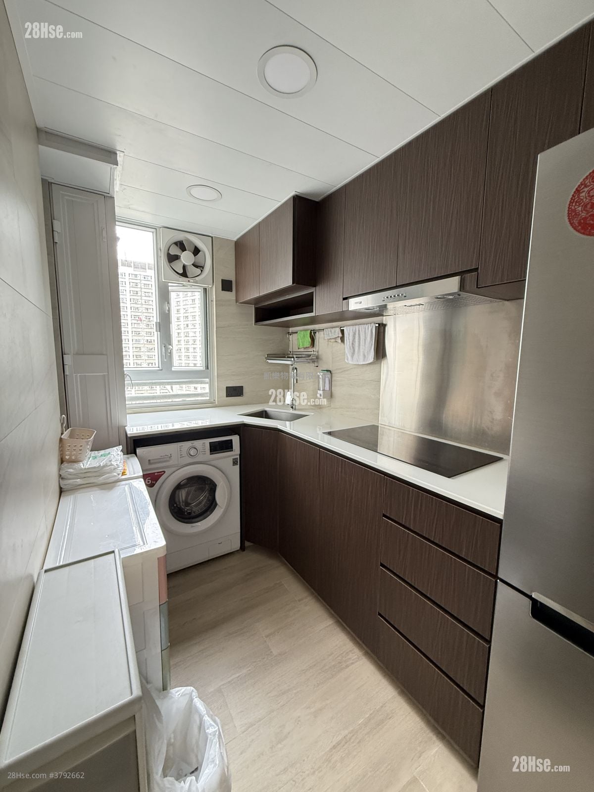 Ching Wah Court Sell 2 Bedrooms , 1 Bathroom 401 ft²