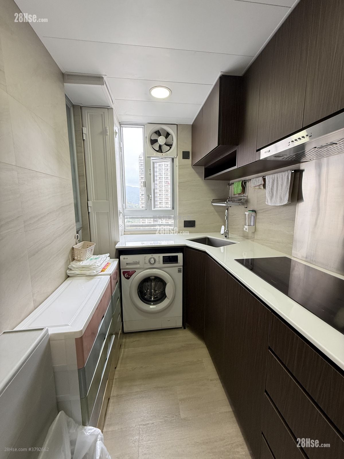 Ching Wah Court Sell 2 Bedrooms , 1 Bathroom 401 ft²