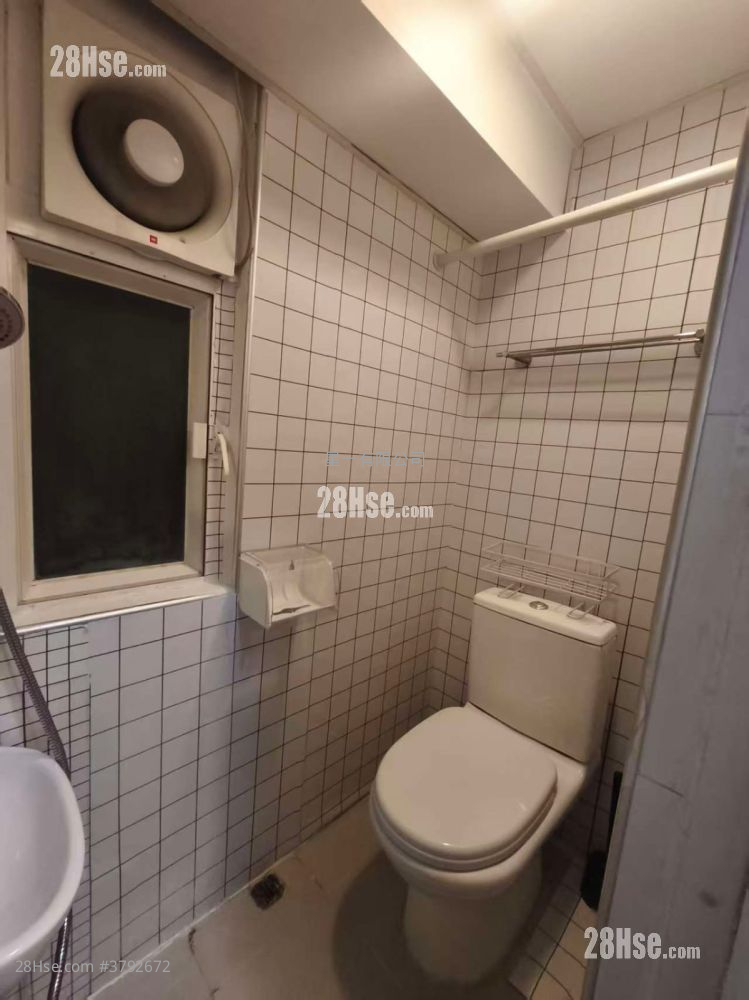 Golden Crown Court Rental Studio , 1 Bathroom 120 ft²