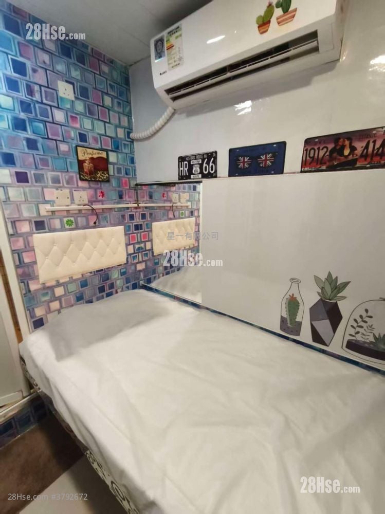 Golden Crown Court Rental Studio , 1 Bathroom 120 ft²