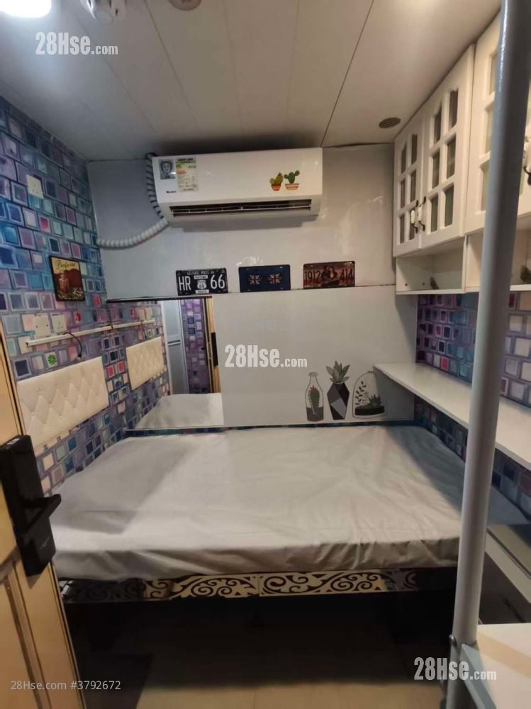 Golden Crown Court Rental Studio , 1 Bathroom 120 ft²