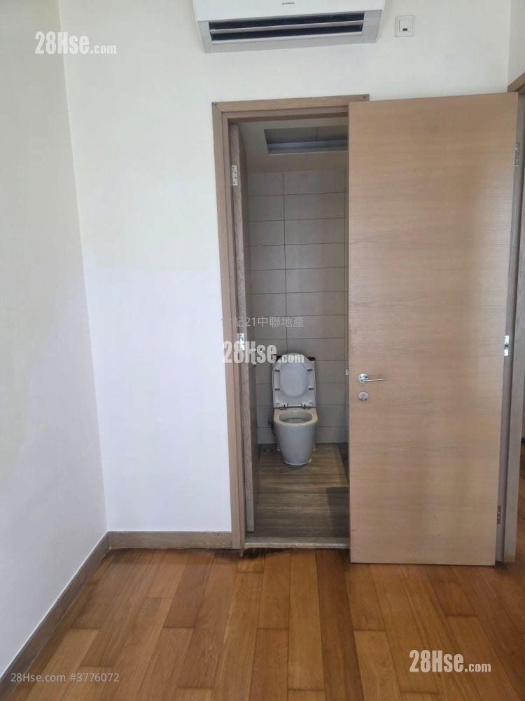 Island Crest Sell 1 Bedroom , 1 Bathroom 374 ft²