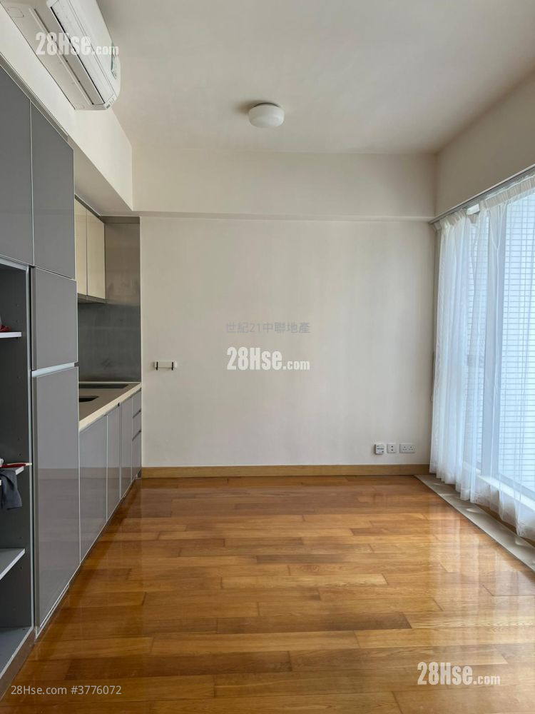 Island Crest Sell 1 Bedroom , 1 Bathroom 374 ft²