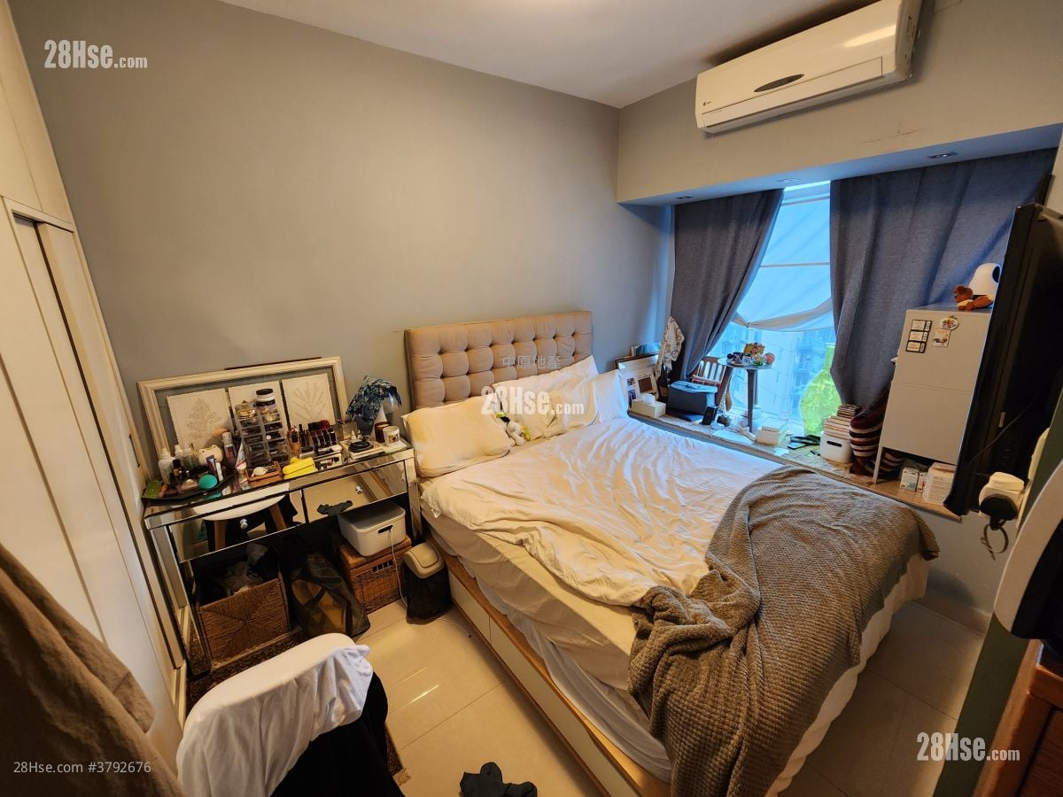 Uptown Sell 4 Bedrooms , 3 Bathrooms 949 ft²