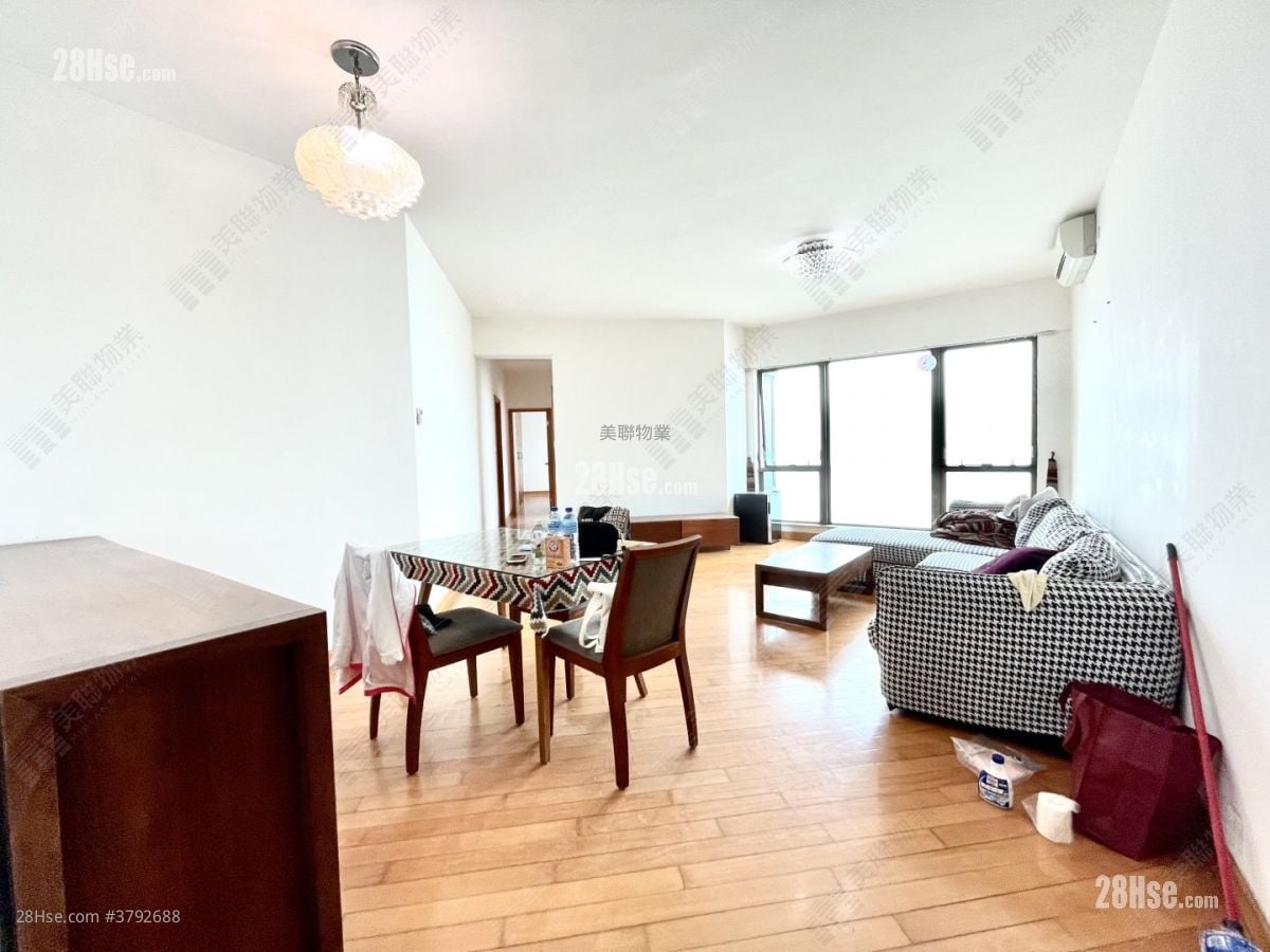 The Belcher's Rental 1,109 ft²