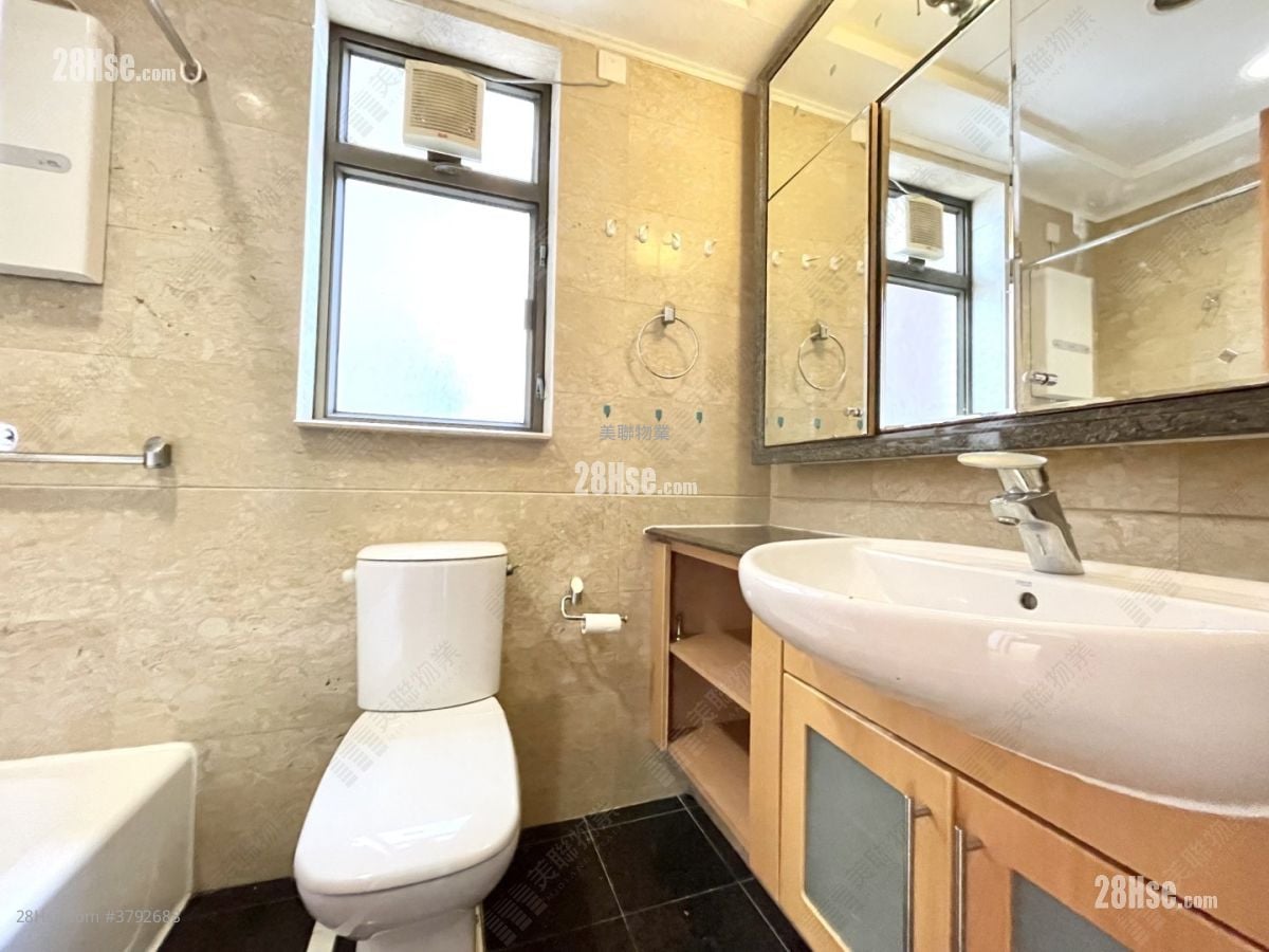 The Belcher's Rental 1,109 ft²