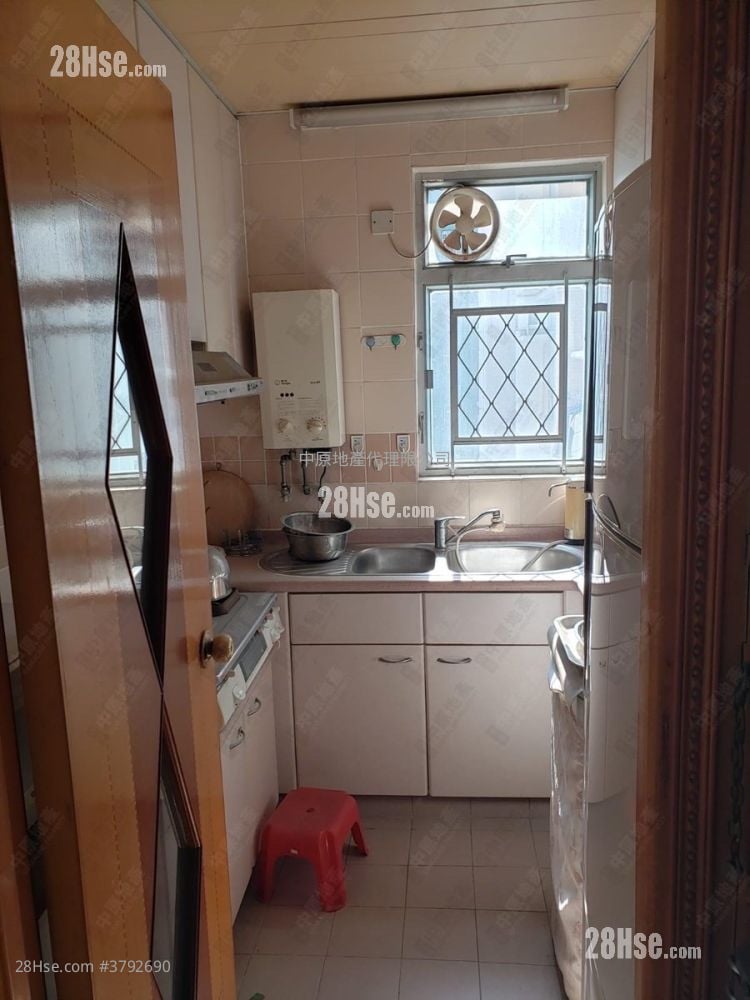 Tin Fu Court Sell 3 Bedrooms 650 ft²