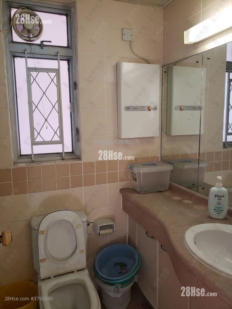 Tin Fu Court Sell 3 Bedrooms 650 ft²
