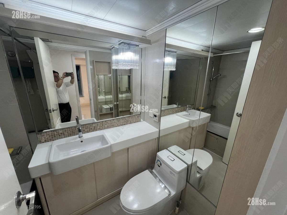 浴室: 映湾园 售盘 2 房 , 1 浴室 565 平方尺