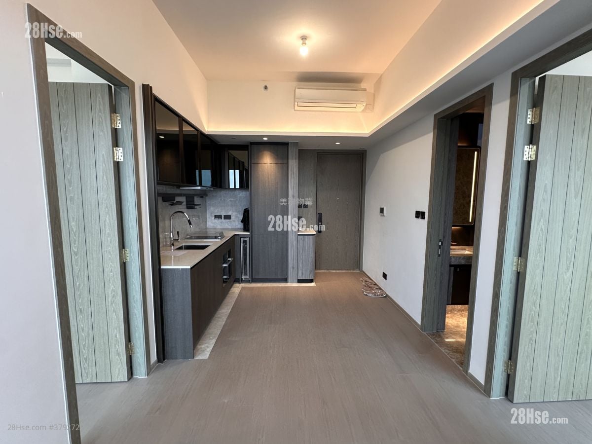 In One Rental 2 Bedrooms 425 ft²