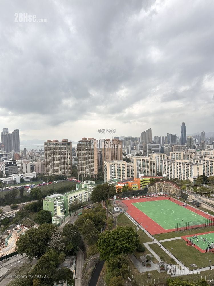 In One Rental 2 Bedrooms 425 ft²