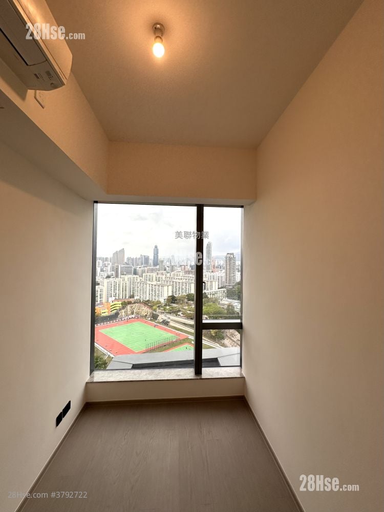 In One Rental 2 Bedrooms 425 ft²