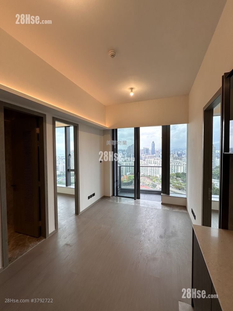 In One Rental 2 Bedrooms 425 ft²