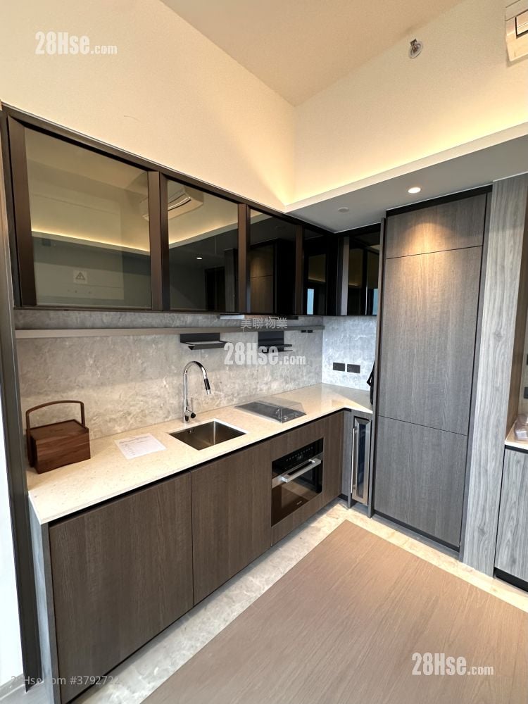 In One Rental 2 Bedrooms 425 ft²