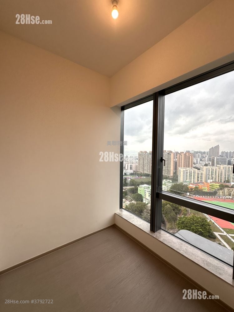 In One Rental 2 Bedrooms 425 ft²