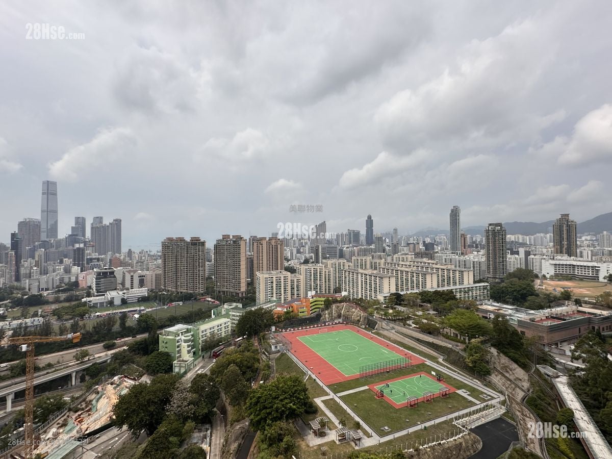 In One Rental 2 Bedrooms 425 ft²