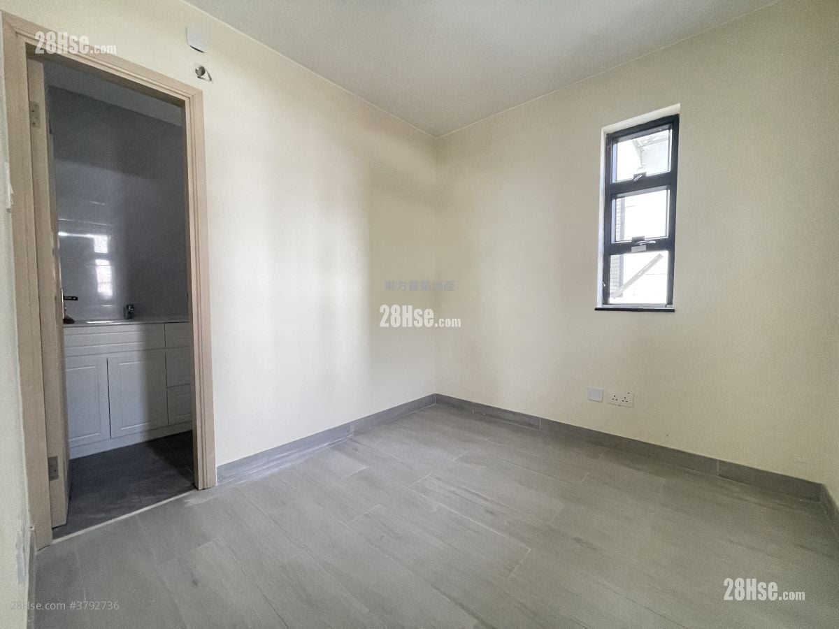 Village Sell 3 Bedrooms , 2 Bathrooms 700 ft²