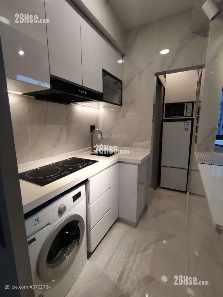 High Street Rental 2 Bedrooms , 1 Bathroom 390 ft²