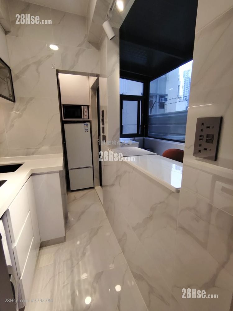 High Street Rental 2 Bedrooms , 1 Bathroom 390 ft²