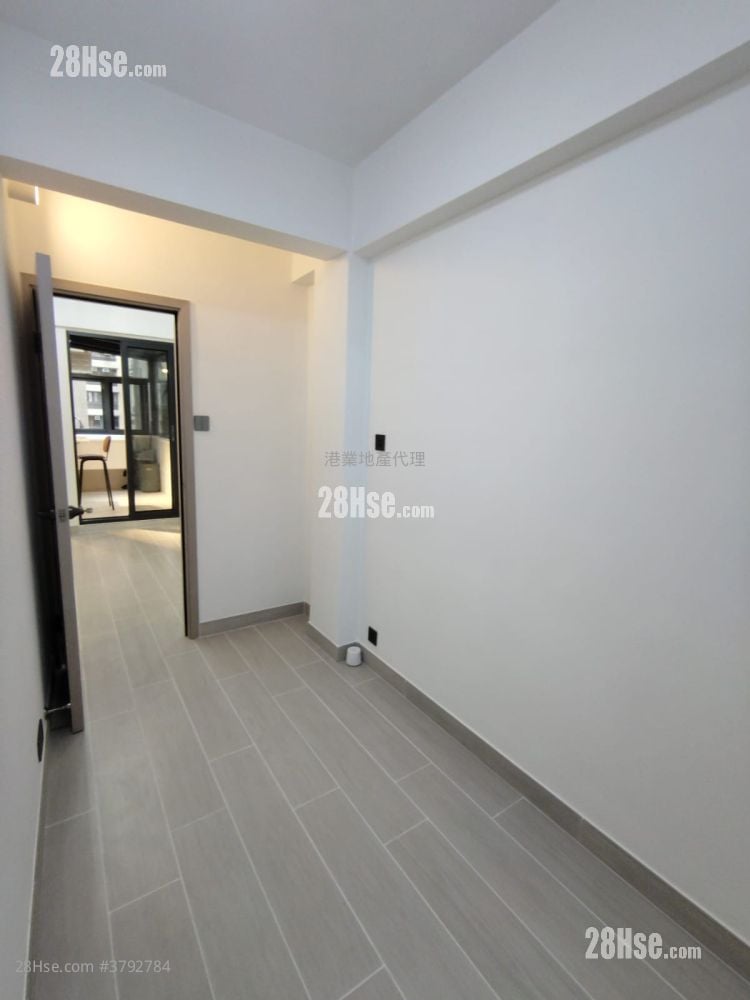 High Street Rental 2 Bedrooms , 1 Bathroom 390 ft²