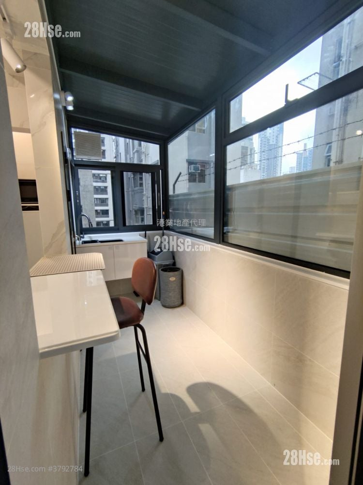 High Street Rental 2 Bedrooms , 1 Bathroom 390 ft²