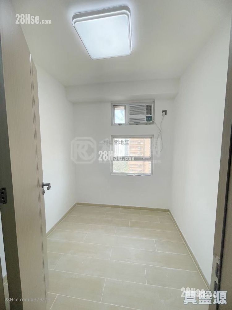 Siu Hong Court Sell 2 Bedrooms 476 ft²