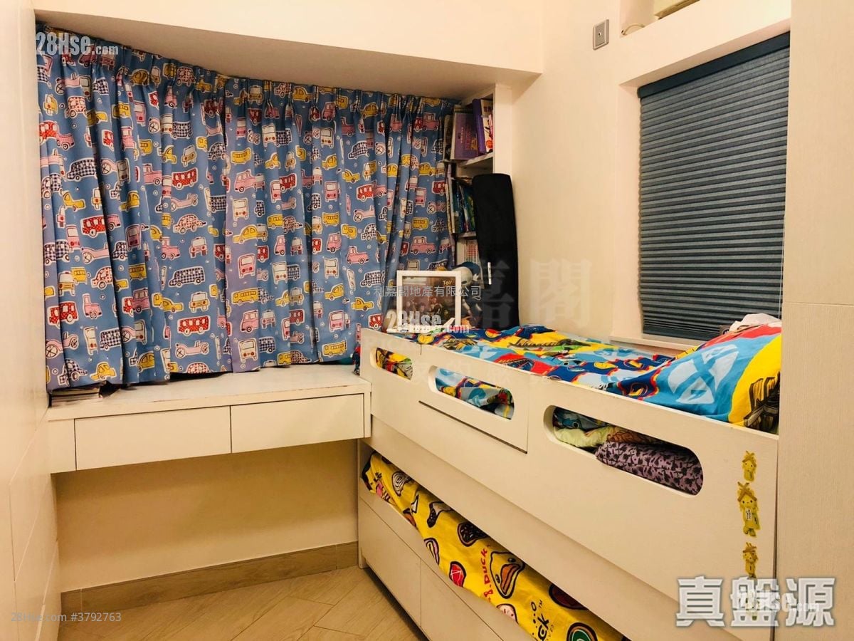 Euston Court Sell 3 Bedrooms 790 ft²