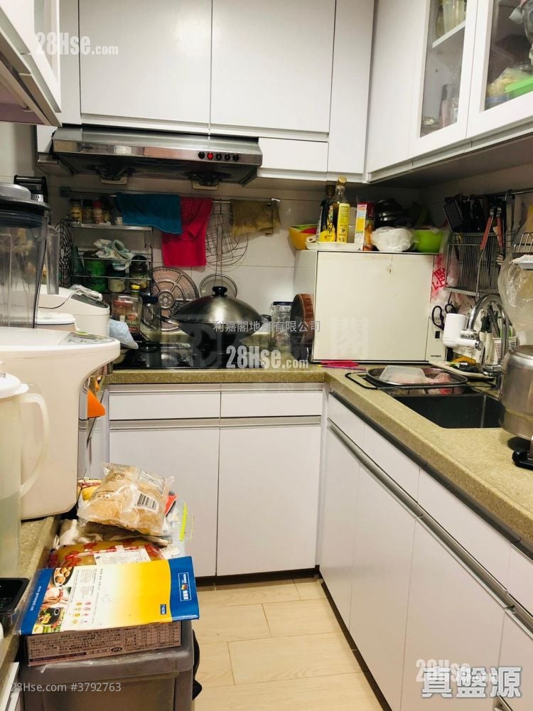 Euston Court Sell 3 Bedrooms 790 ft²