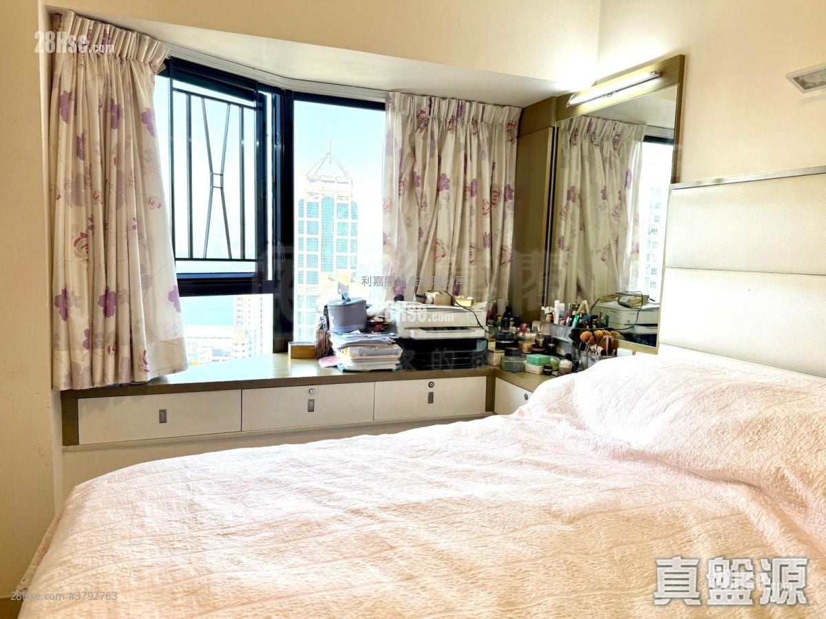 Euston Court Sell 3 Bedrooms 790 ft²