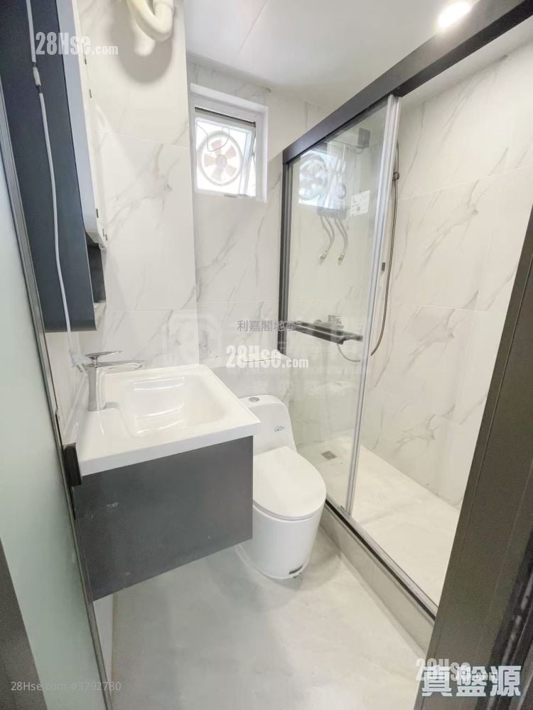 Siu Hong Court Sell 2 Bedrooms 476 ft²