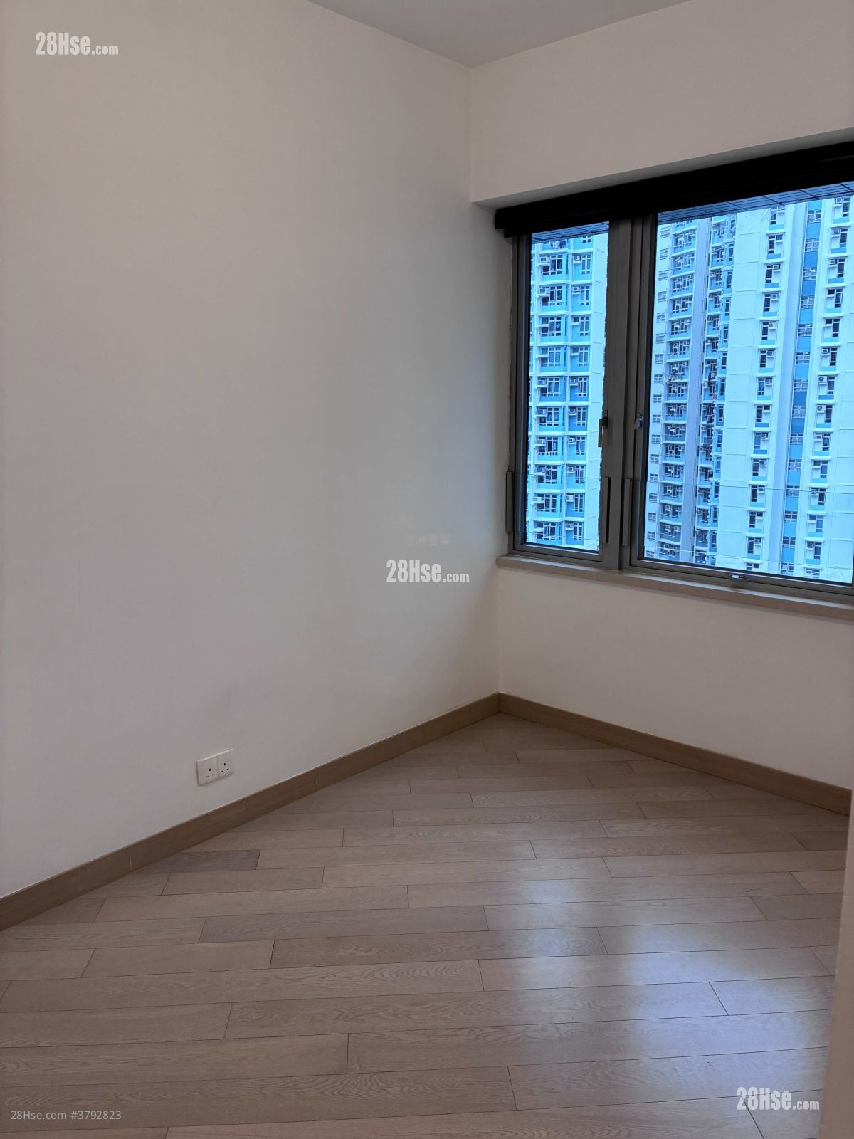 Century Link Sell 2 Bathrooms 599 ft²