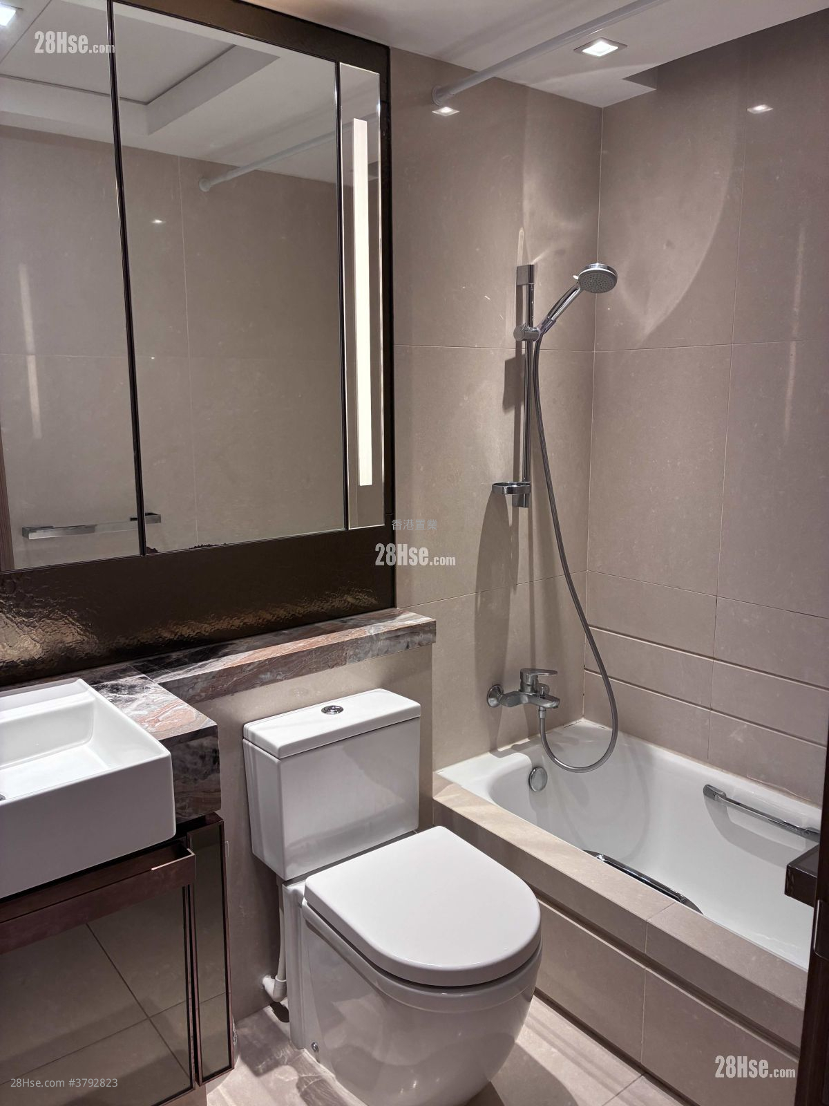 Century Link Sell 2 Bathrooms 599 ft²