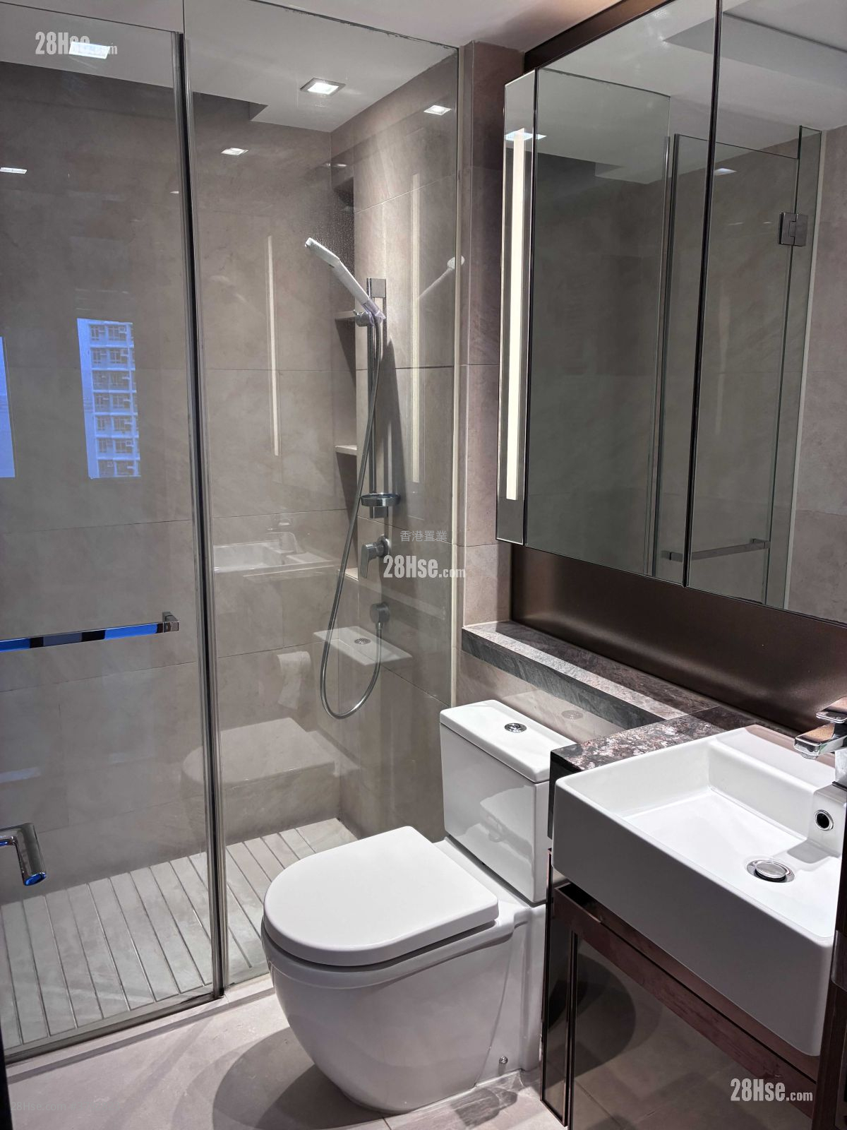 Century Link Sell 2 Bathrooms 599 ft²