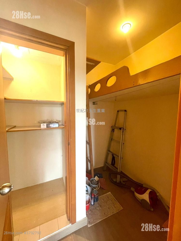 The Hillgrove Rental 3 Bedrooms , 2 Bathrooms 874 ft²