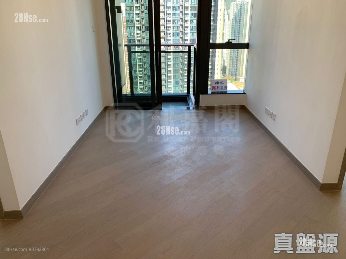 尚珒溋 售盘 2 房 585 平方尺