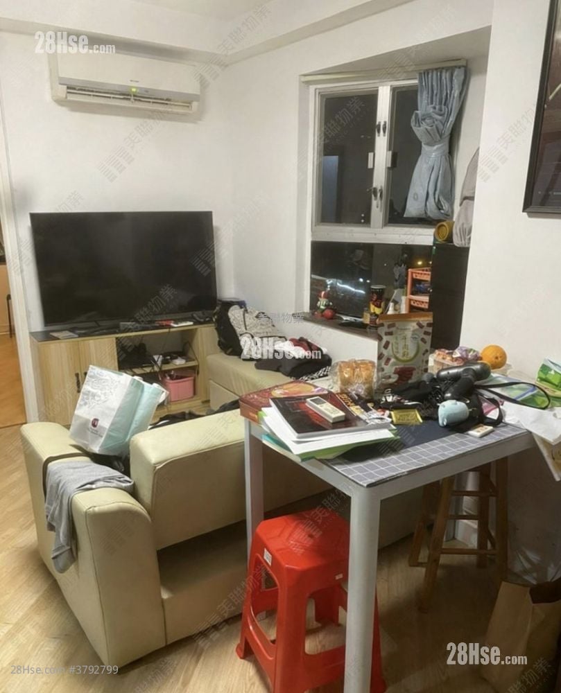 Lucky Plaza Sell 2 Bedrooms , 1 Bathroom 427 ft²