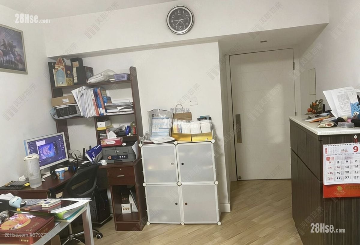 Lucky Plaza Sell 2 Bedrooms , 1 Bathroom 427 ft²